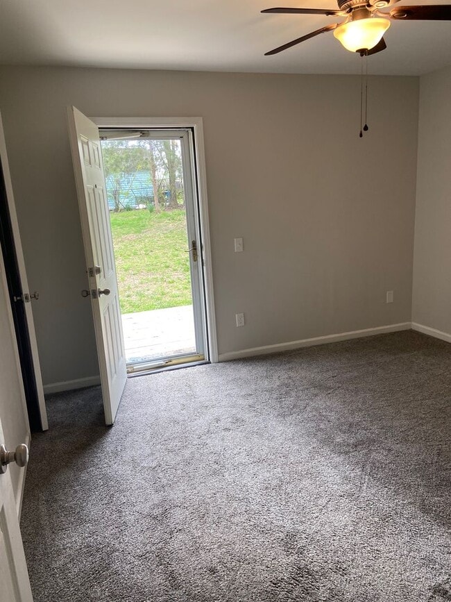 Building Photo - Charming 3 bedroom, 2 bath home in the heart of Dickson!!