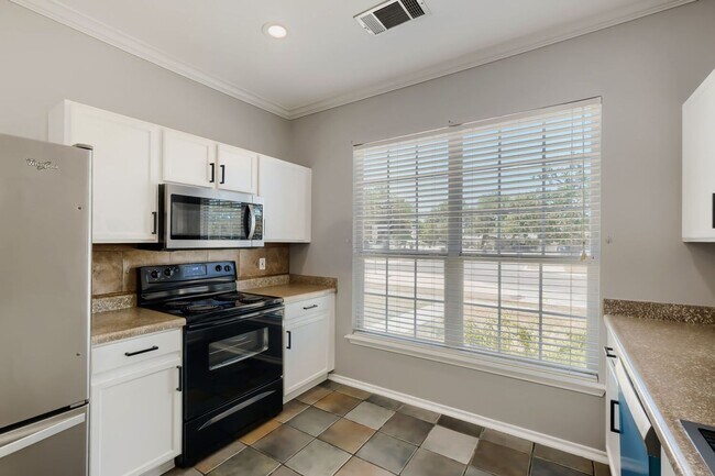 Building Photo - 5635 Midcrown Dr