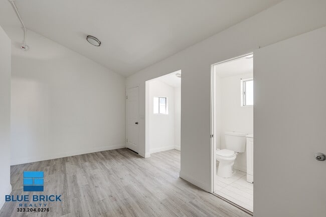 Building Photo - 14025 Victory Blvd