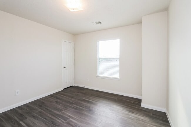 Building Photo - 1015 Cascadera Ct