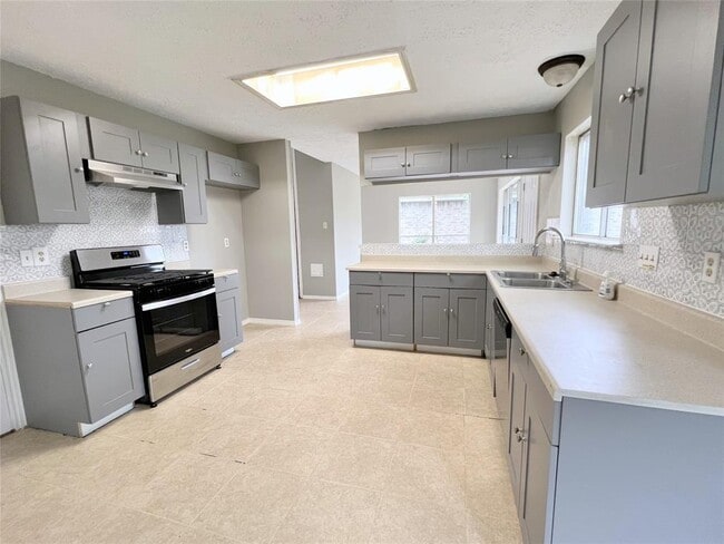 Building Photo - 2033 Sandy Knoll Dr