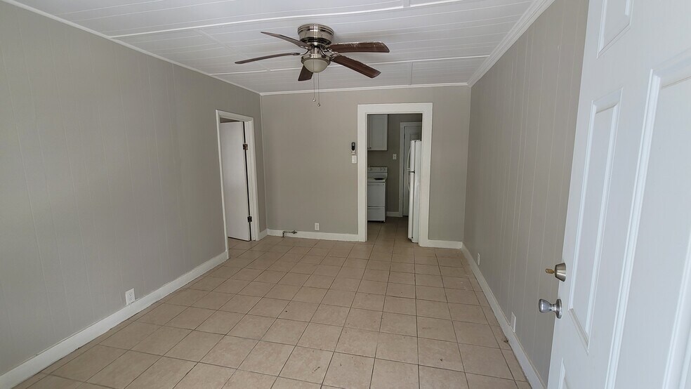 Building Photo - 1511 N Davis Hwy