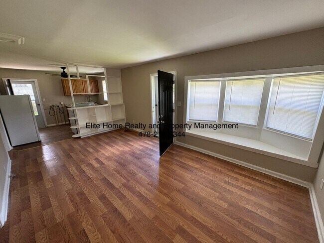 Building Photo - 1073 Haywood Rd