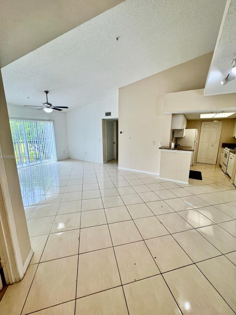 Building Photo - 400 Crestwood Ct N