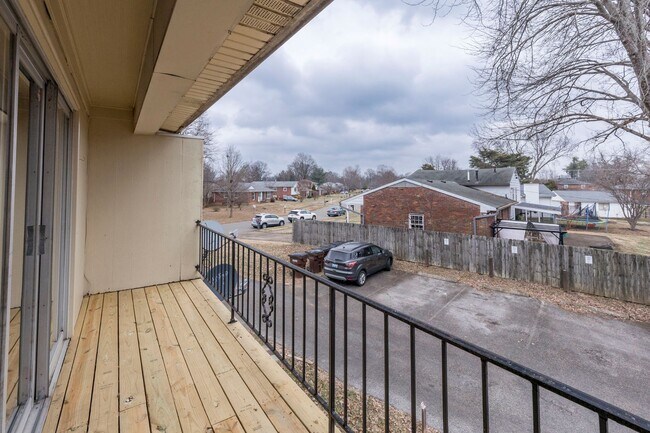 Building Photo - 9308 Aylesbury Dr