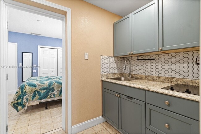 Building Photo - 570 W 46th Pl