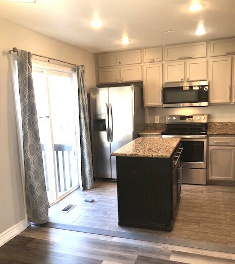 Building Photo - 472 E Braidhill Dr