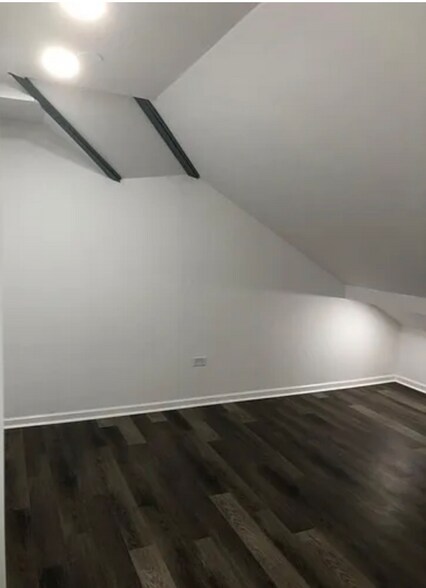 Building Photo - 5849 W Midway Park