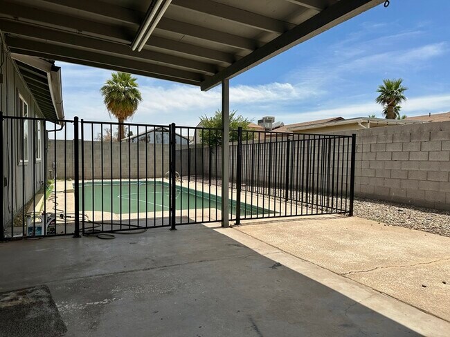 Building Photo - 4 Bedroom with pool in prime location