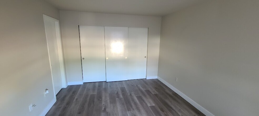 Building Photo - 555 E Silverado Ranch Blvd