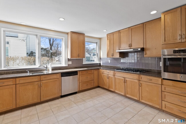 Building Photo - 1955 Chapel St