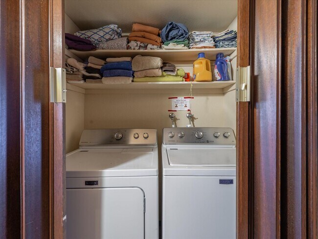 Building Photo - SKI LEASE: Townhome w/Fireplace, 2 Decks &...