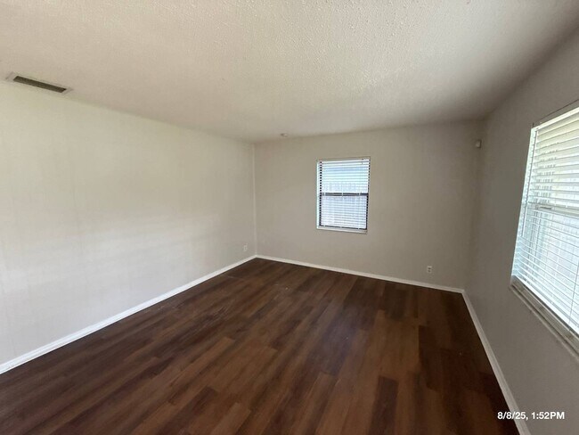 Building Photo - 4058 Minoso St