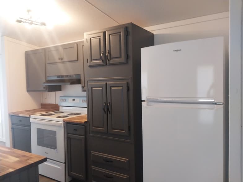 Building Photo - 315 Old Valley Rd