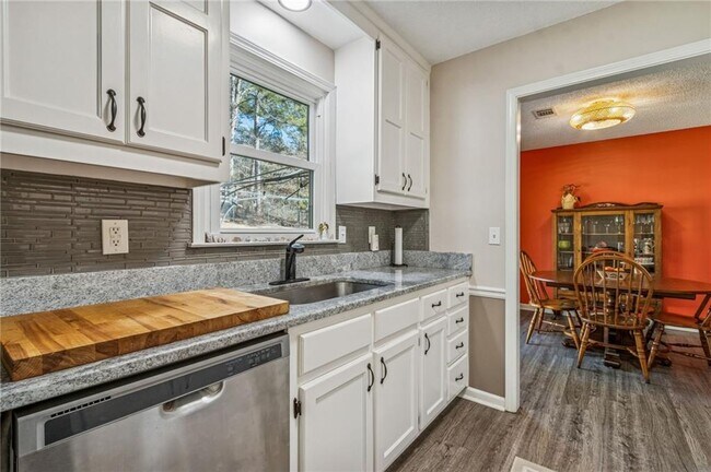 Building Photo - 1212 Torrey Pl SE