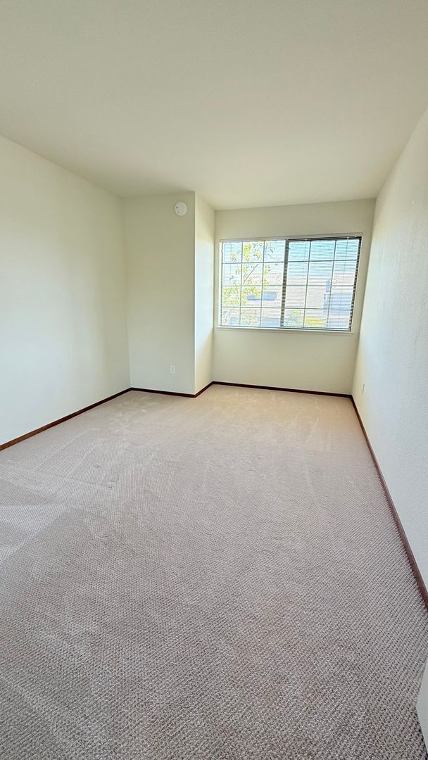 Building Photo - 223 Tipperary Lane -30% Rental Fee