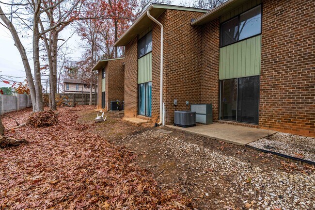 Building Photo - 1232 Teakwood Pl