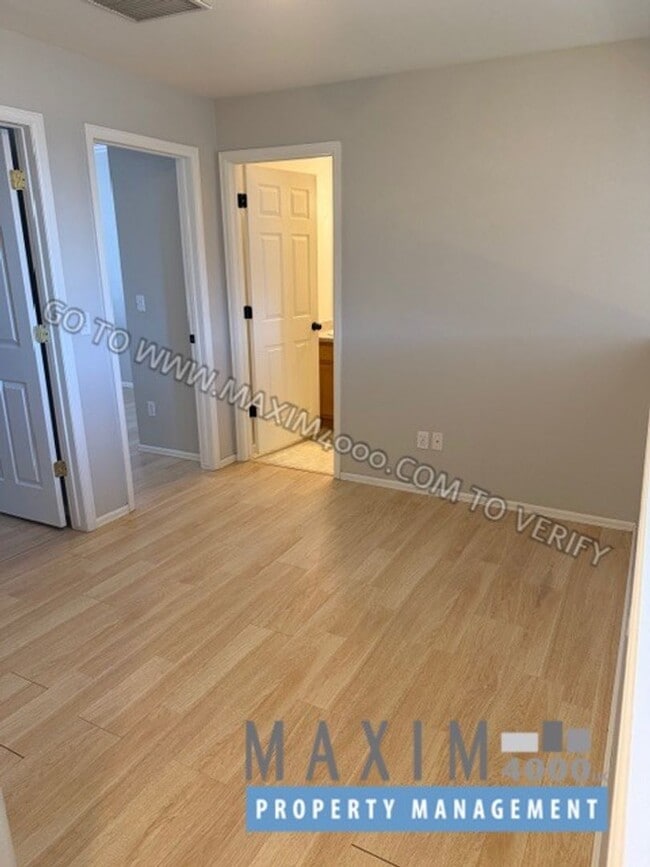 Building Photo - 385 Sunnyside Cir