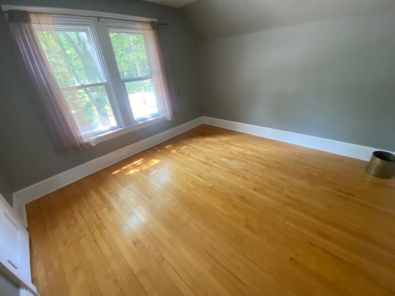 Hardwood floors throughout - 1938 Kendall Ave