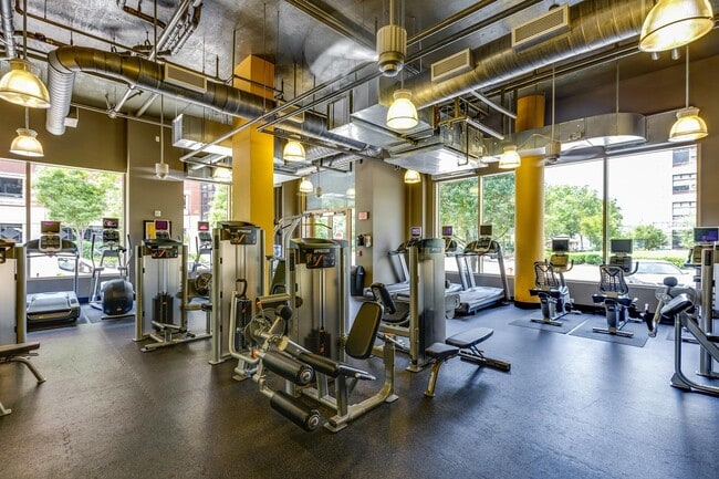 Building Photo - 1450 Washington St