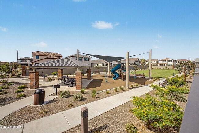Building Photo - 1131 E Yellowstone Pl