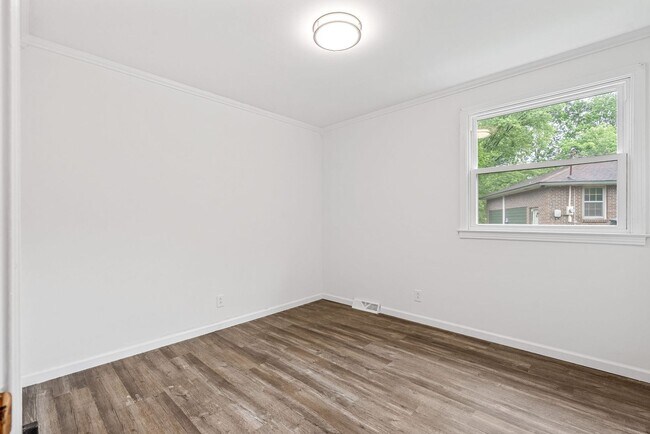 Building Photo - Beautiful Pet Friendly 3 bedroom home for ...