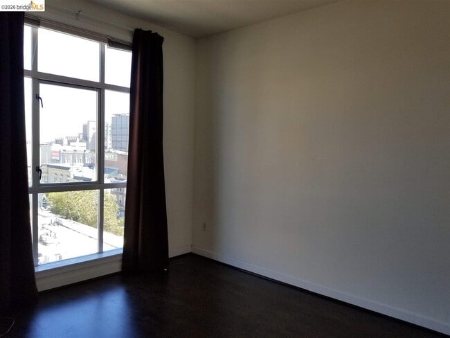 Building Photo - 585 9th St