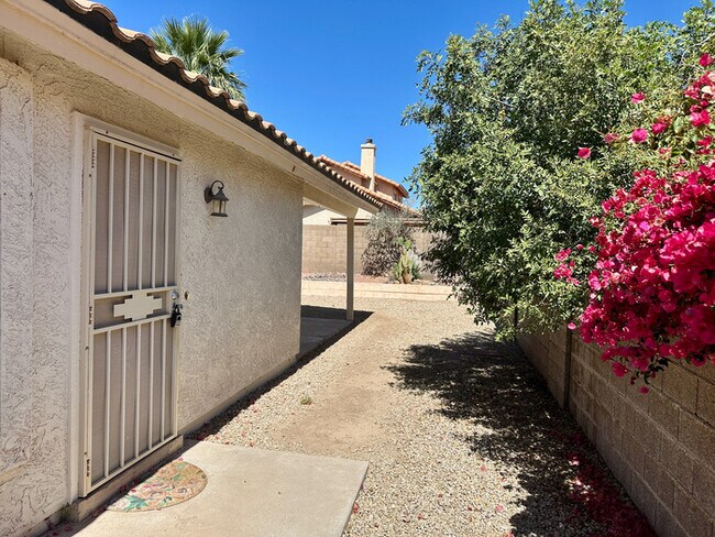 Building Photo - 2914 E Woodland Dr