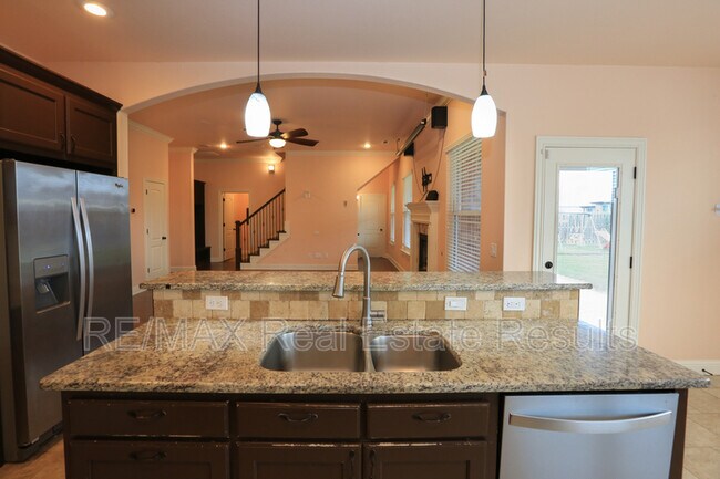 Building Photo - 2202 SW Tupelo Ave