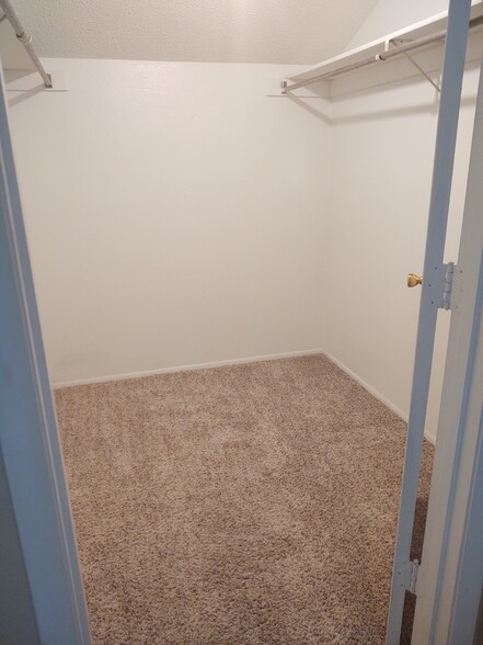 Walk In Closet - 2208 Bahia Vista St