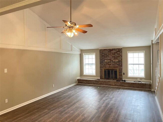 Building Photo - 3410 Mission Viejo Dr