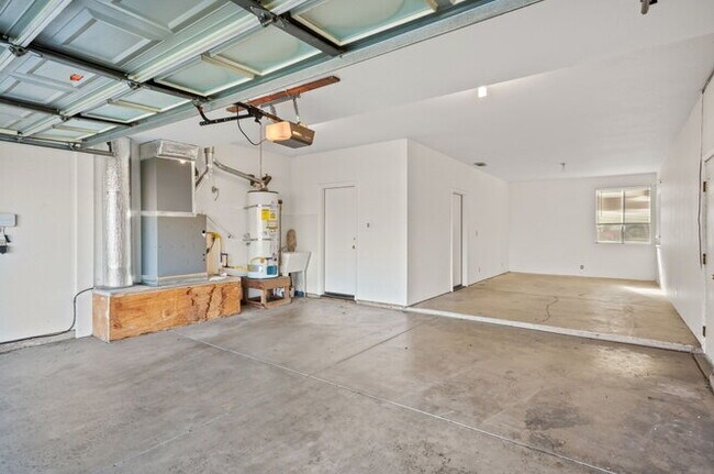 Building Photo - 516 Carrigane Way