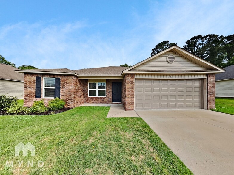 Building Photo - 307 Westwood Dr