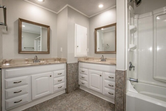 Building Photo - 2089 Rock Springs Cir