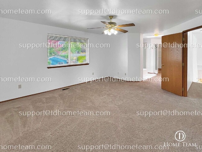 Building Photo - 1447 33rd St SE