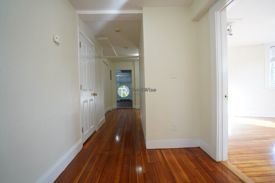 Building Photo - 7 Mt Hood Rd