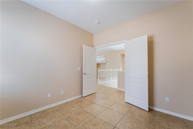 Building Photo - 5086 Echo Shire Ave