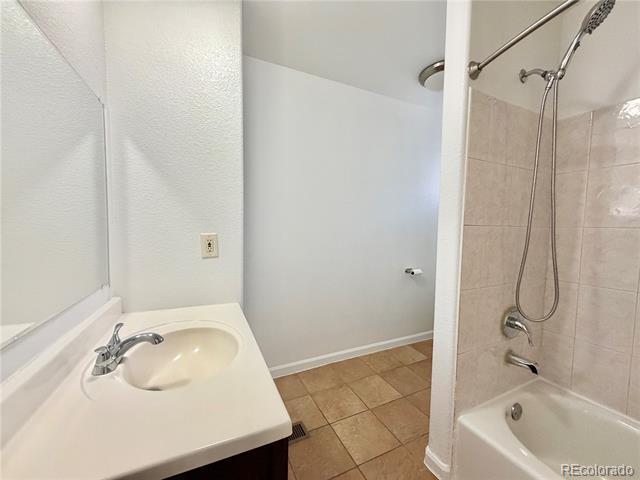 Building Photo - 714 E 18th Ave