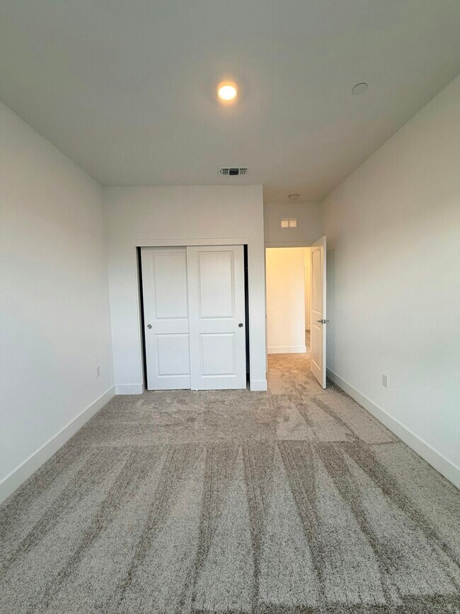 Building Photo - 325 N Paso Robles Dr