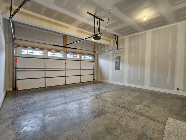 Building Photo - 121 Magnolia Dr