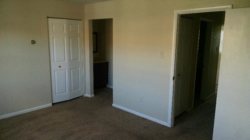 Building Photo - 2405 Walnut Ridge Dr