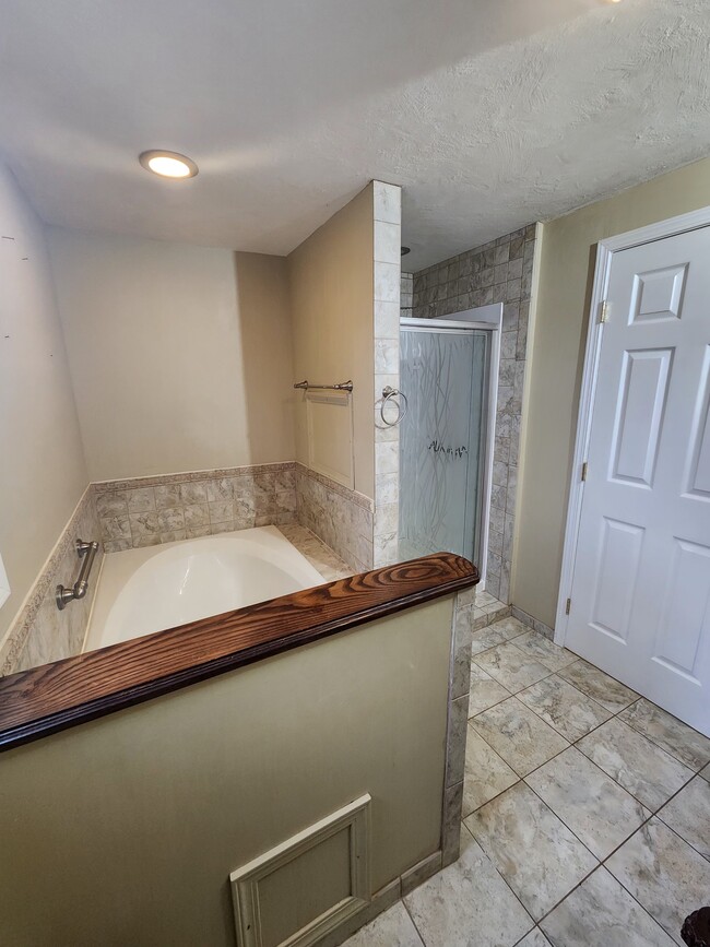 full bathroom (2nd floor) - 4221 Regulus Crse