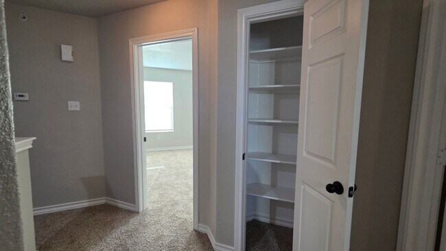 Building Photo - Retreat at Retama Park Townhome