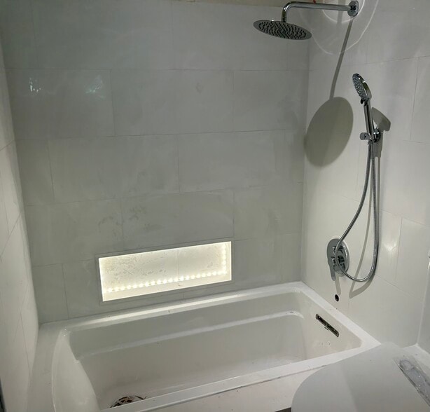 Newly renovated master bathroom - 3321 Anoai Pl