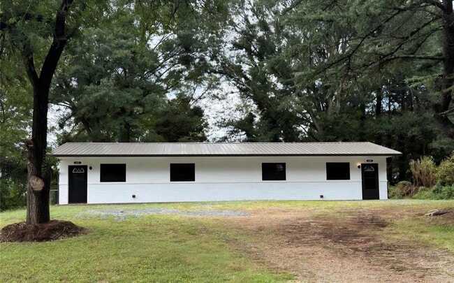 Building Photo - 904 8th Ave SW