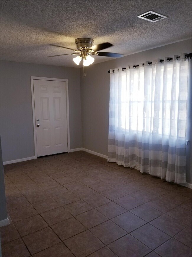 Building Photo - 8631 Valley Ledge Dr