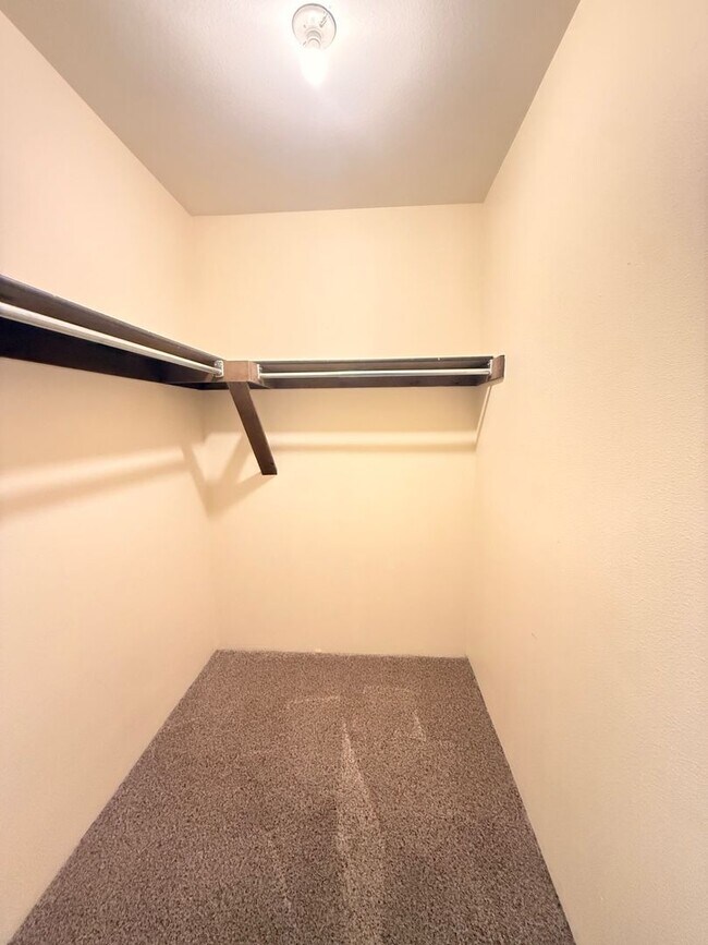Building Photo - 2BR/2BA | Newly Renovated Condo| Nice views of grassy area | Community Pool!