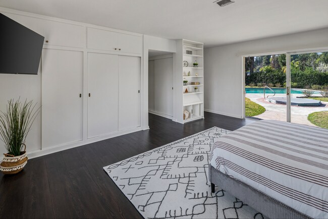 Building Photo - 19471 Rosita St