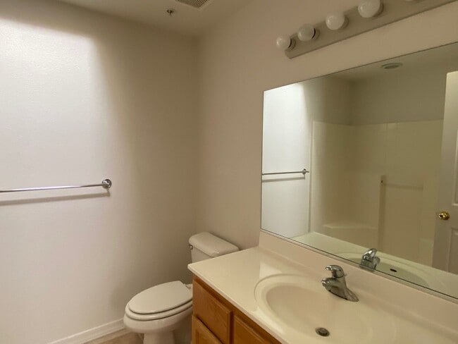 Building Photo - P2380