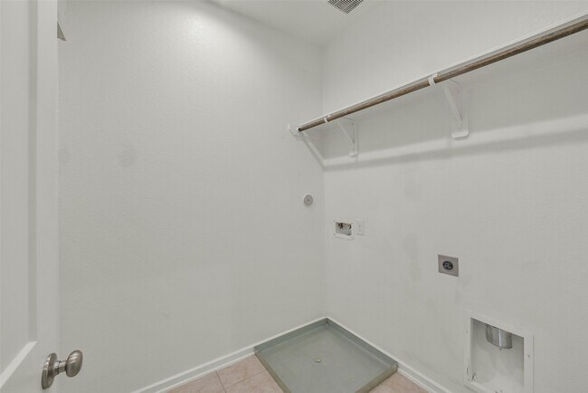 Building Photo - 323 N Spotted Fern Dr